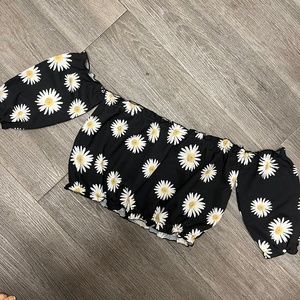 ZAFUL Daisy Print Off The Shoulder Top